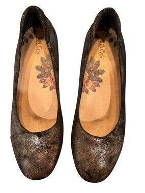 Taos Women’s shoes so 7
